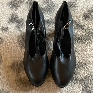 Capezio Jr. Footlight T-Strap Character Shoes